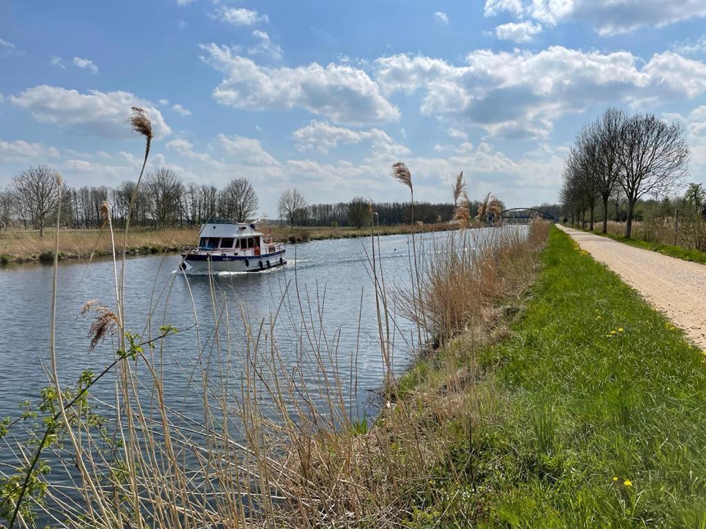 Pension Zur Schleuse Garni Am Elbe Luebeck - Kanal In Witzeeze Exterior foto
